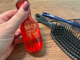 NEQI Haarparfüm mit 2 Bürsten