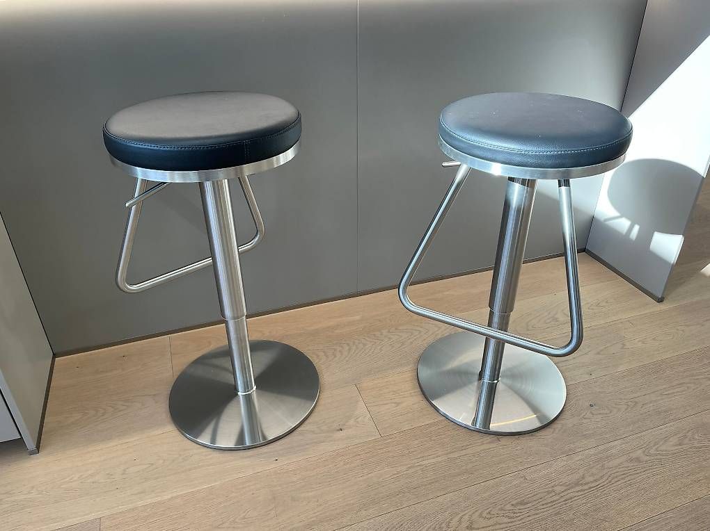 Chaises: 2 Barstühle Barhocker Höhenverstellbar – D'occasion à Ennetbürgen par Ribi8