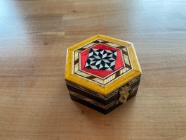 kleinr Holz Dose mit Furnier Motiv