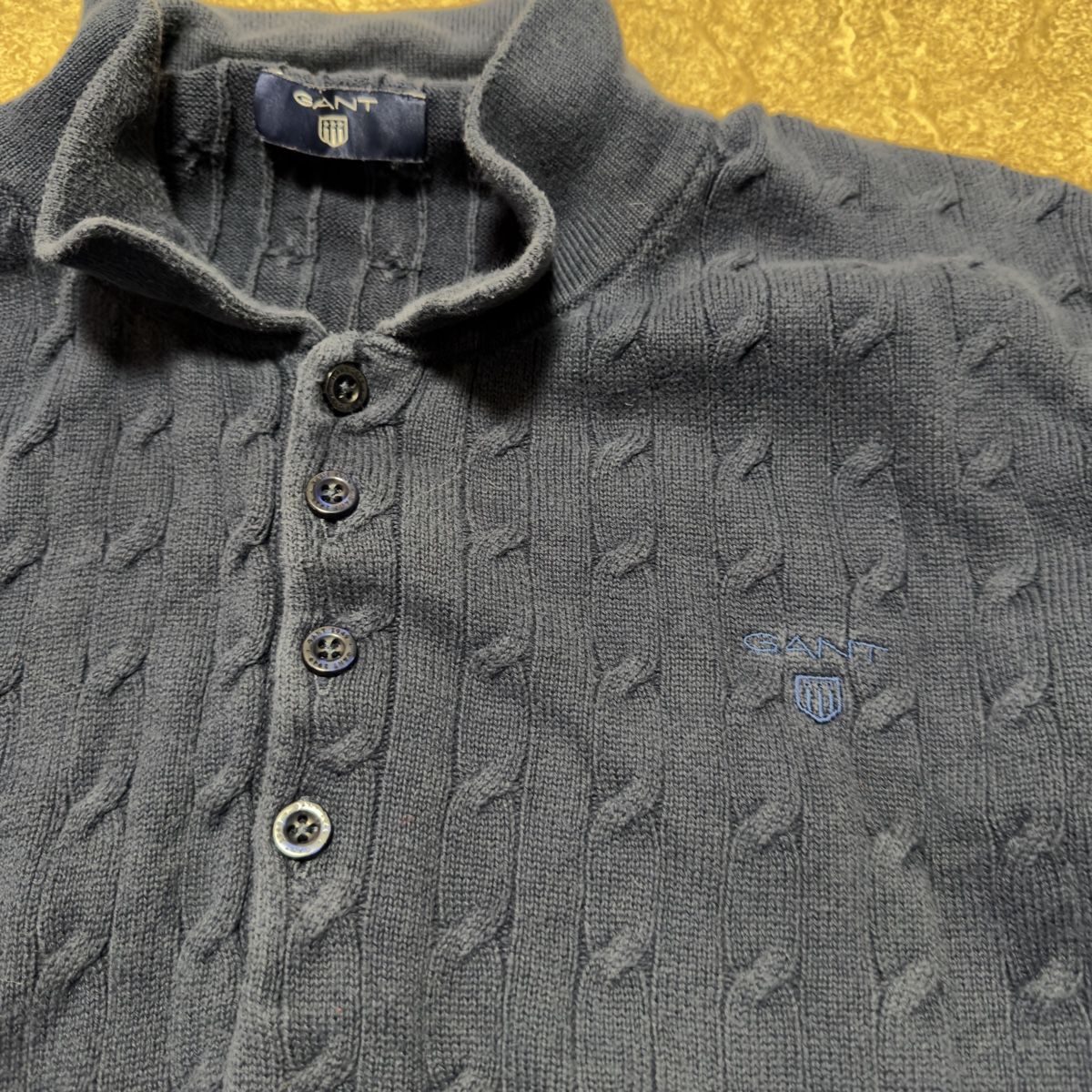 Maglioni & Felpe: GANT Cable Knit Buttoned Sweater - Navy Blue - Size L – Usato da Bülach venduto da Agixs. 2