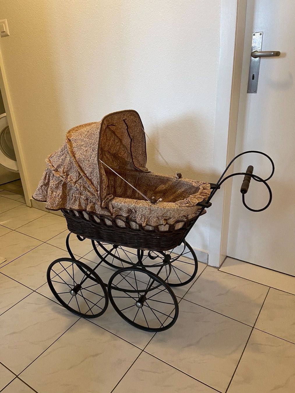 Carrozzine per bambole: Alter Kinder Puppenwagen – Usato da Basel venduto da Kanako 2