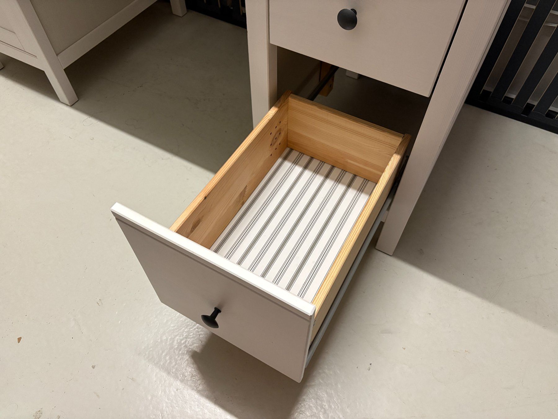 Ikea Scrivanie: Schreibtisch weiss IKEA HEMNES – Usato da Oetwil am See venduto da Fastclicker 3
