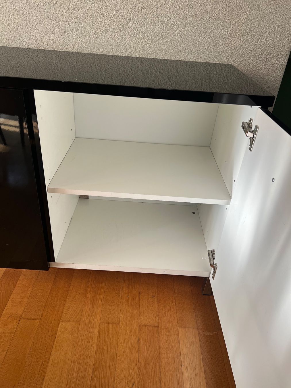 Regale: Sideboard Schwarz Hochglanz – Gebraucht aus St. Niklausen LU von nschaeuble 1