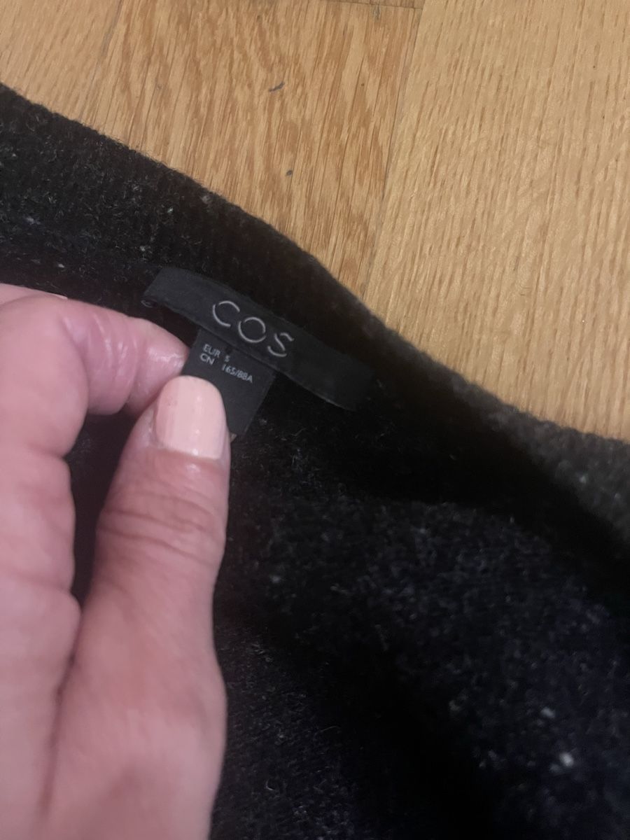 Cos Pullover & Sweatshirts: Pullover/COS Cardigan schwarz Gr. S Oversize kuschelig – Gebraucht aus Rüschlikon von Lajniii 8