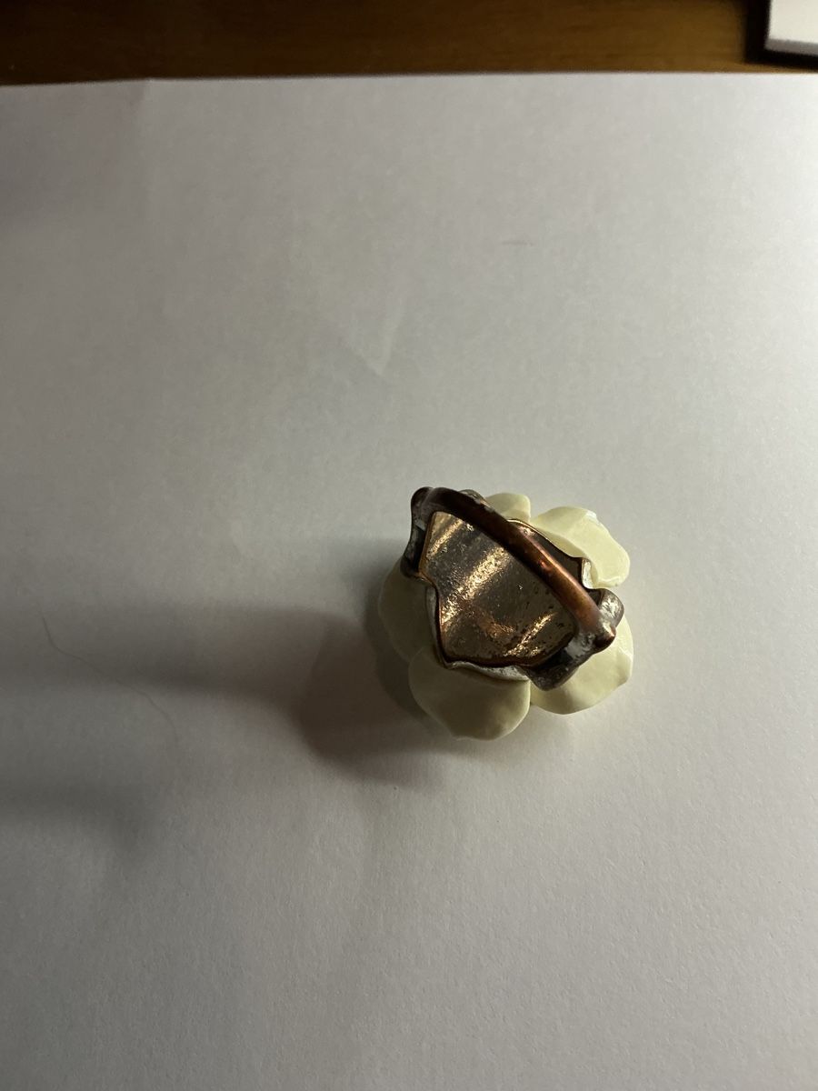Anelli: Verkaufe ein Ring mit einer Weissen Rossen  – Usato da Basel venduto da Ajscha7o1 3
