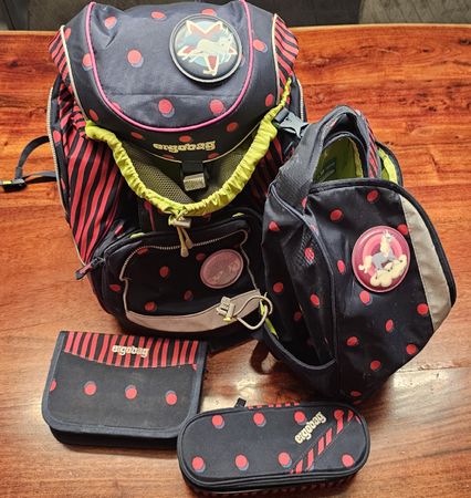 Ergobag Schulranzen-Set – komplett mit Zubehör