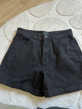 schwarze Jeansshort