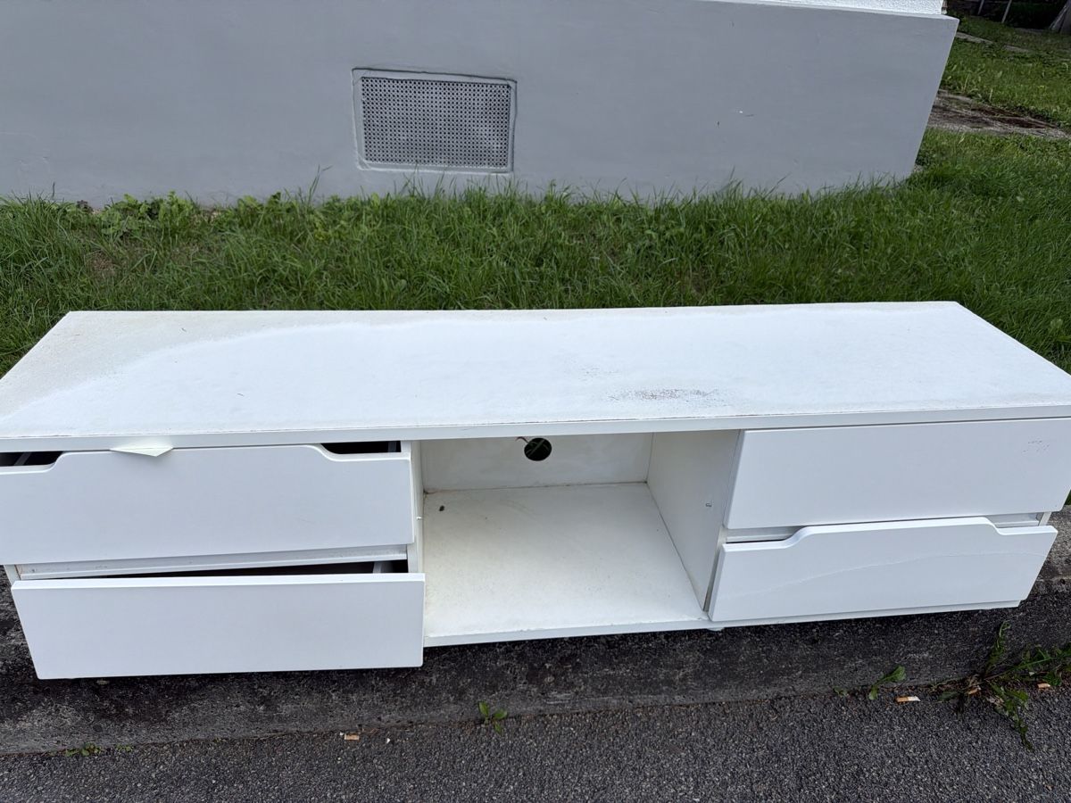 TV Möbel: TV Komode komplett – Gebraucht aus Rorschach von Inaya03