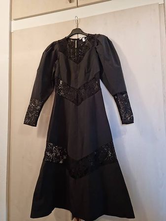 Abito nero da donna