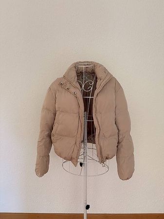 Beige Puffjacke / Daunenjacke in schönem Nude-Ton 🤍