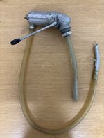 Handpumpe mit Schlauch gebraucht