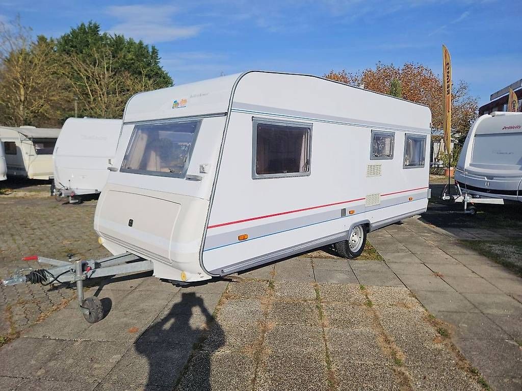 Veicoli da campeggio: A vendre Burstner 495 Aresa avec auvent – Usato da Belmont-Yverdon venduto da FloridaJeep 1