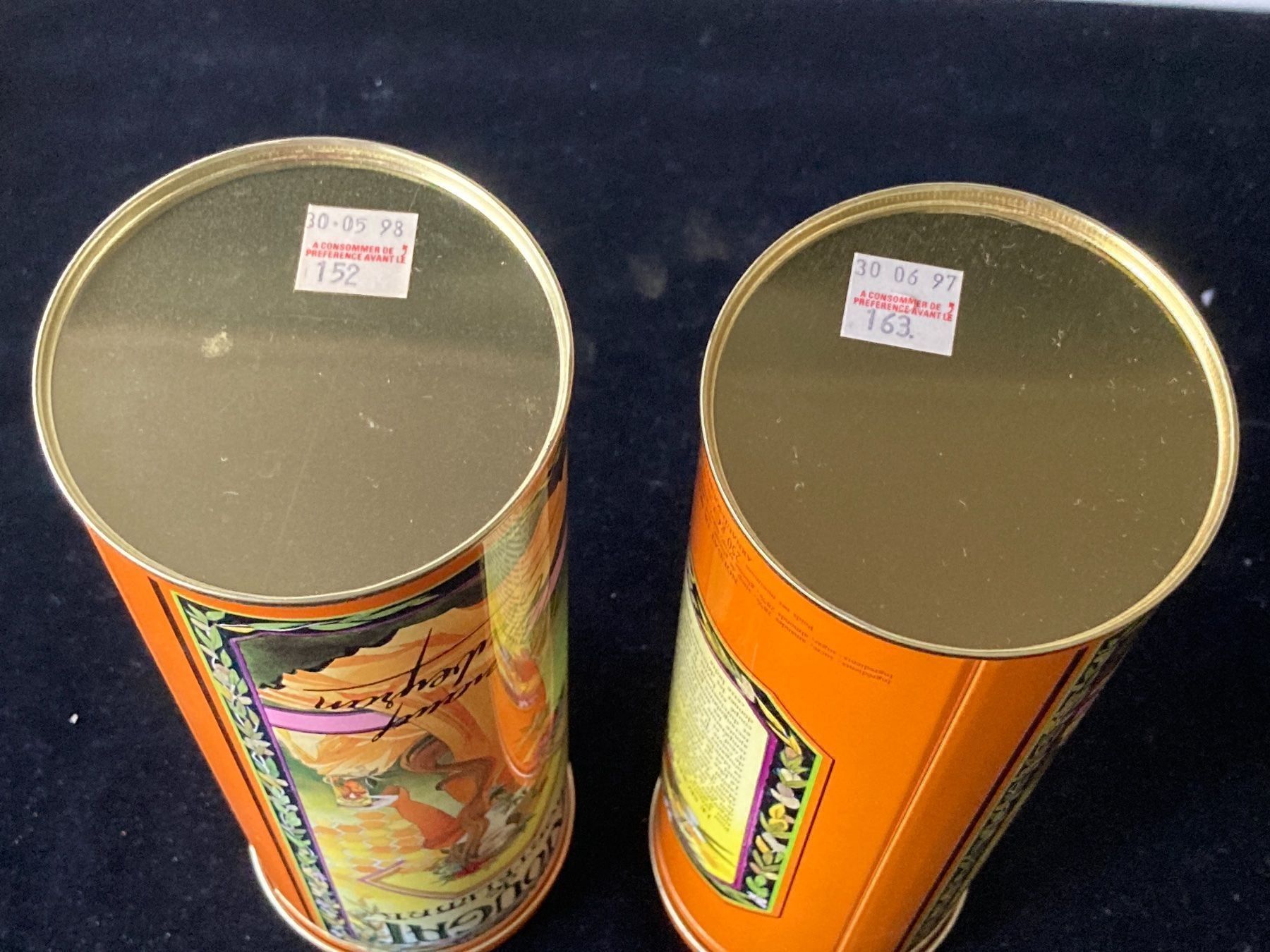 Alle Dekorationen: 2 schöne Blech-Büchsen – Gebraucht aus Zürich von Chaeffeler 4
