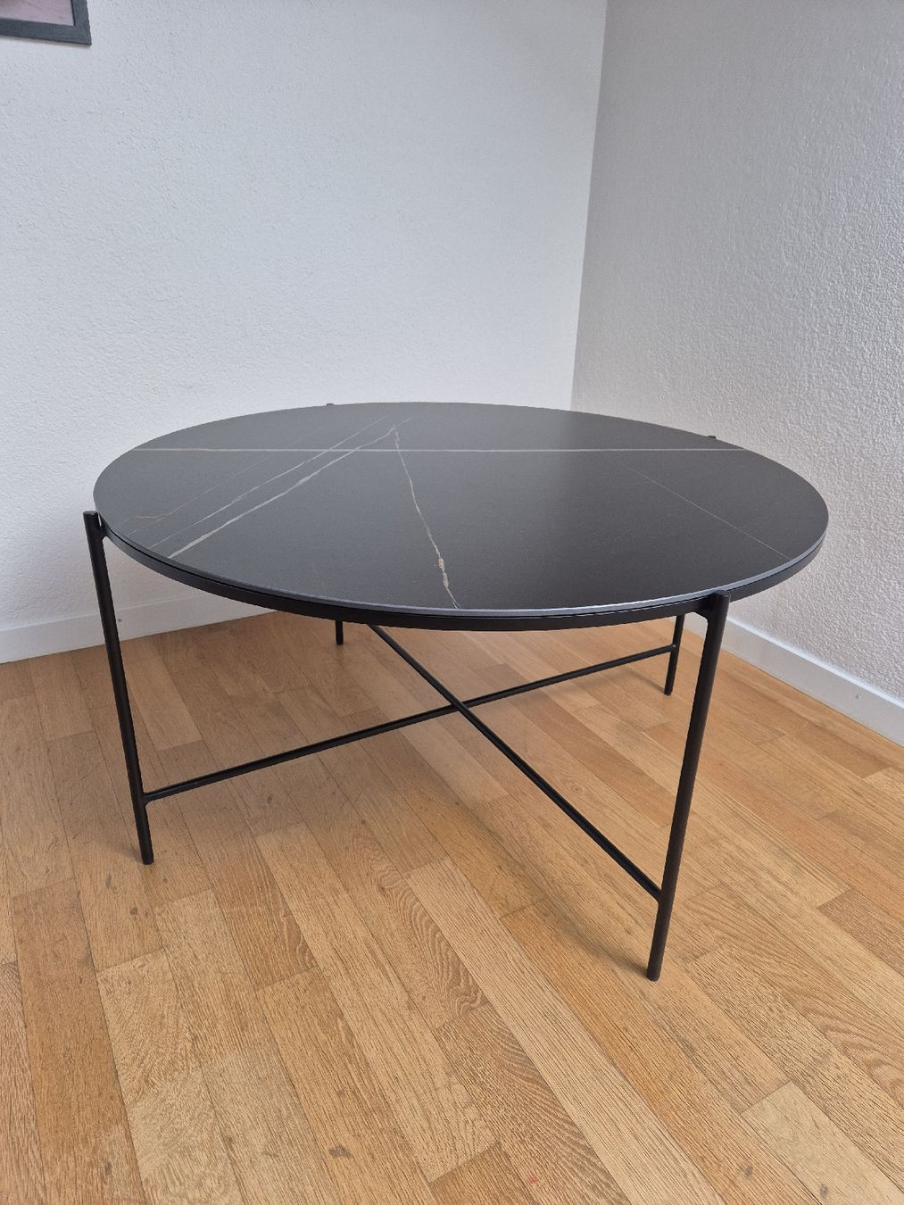 Livique Tables: Salontisch – D'occasion à Spiez par LiquidFrog