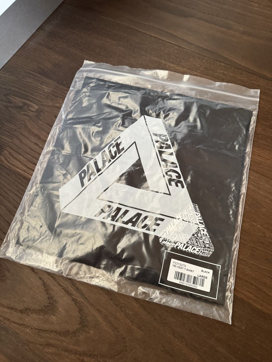 Palace T-Shirts: Palace Tre-Text T-Shirt L – Neu und originalverpackt aus Walkringen von Simoonx1999 2