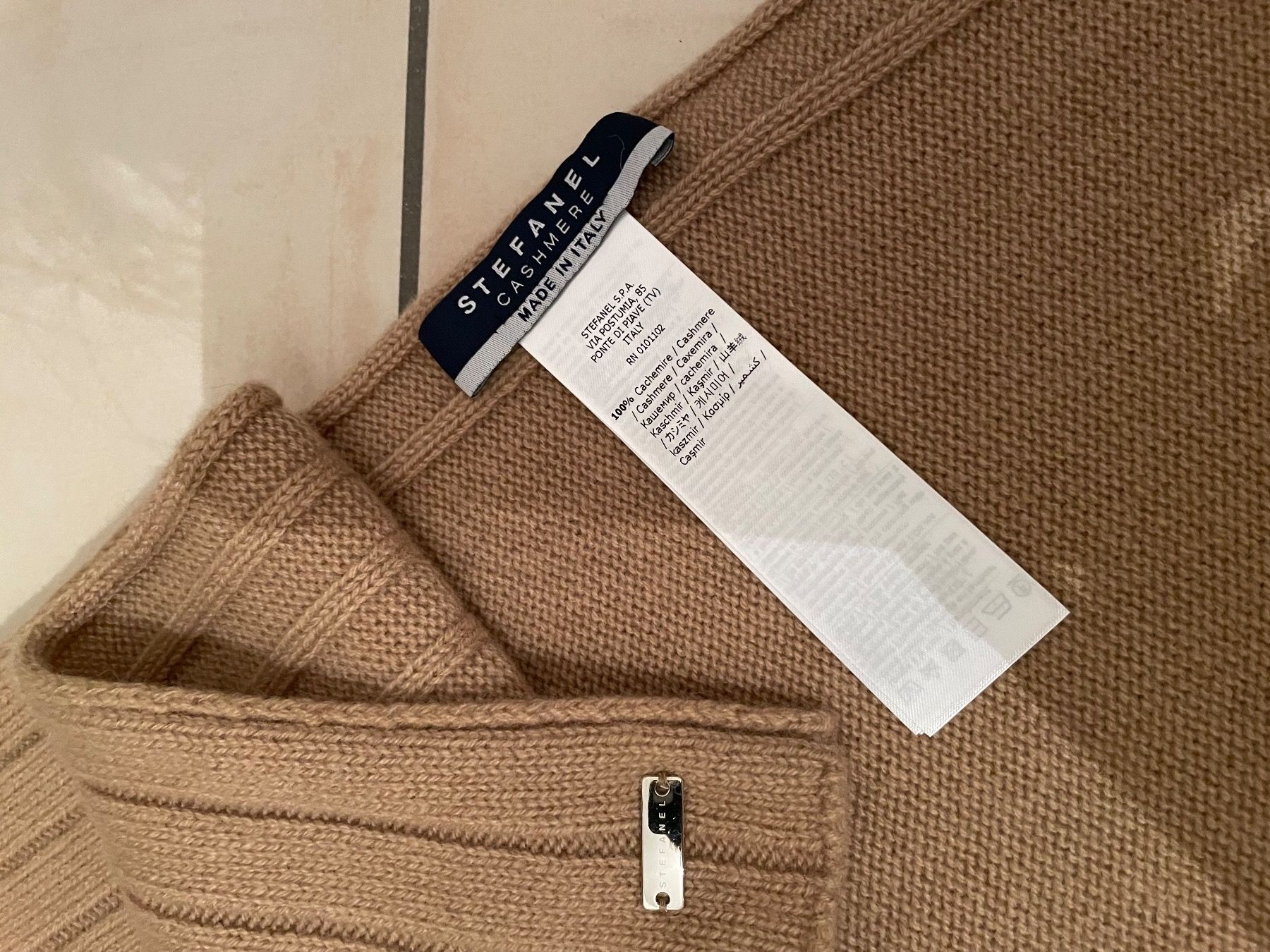 Foulards, Tücher & Schals: Sciarpa e berretto in cashmere (Stefanel) – Gebraucht aus Gorduno von cha_9lgw 2