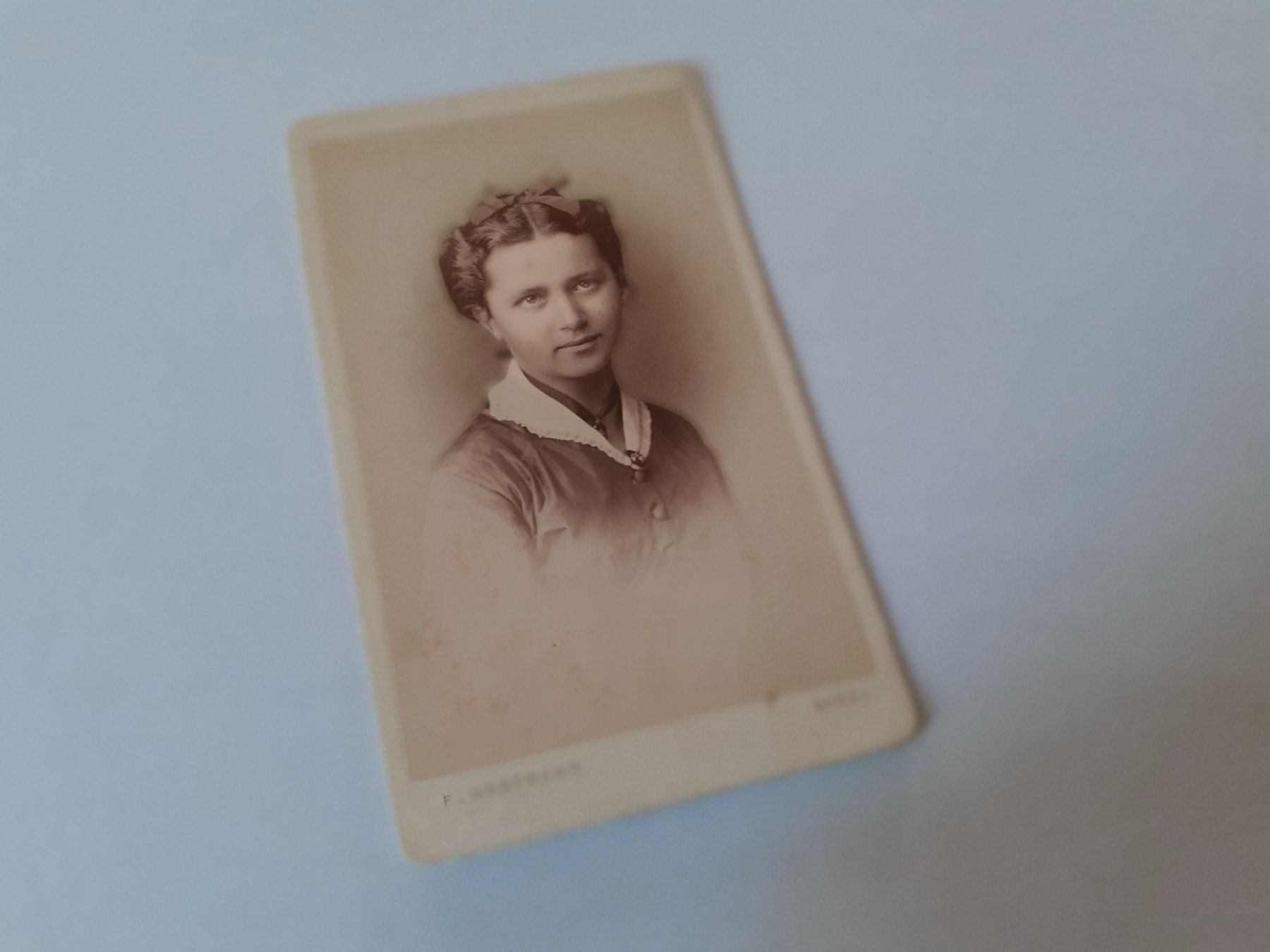 Foto & Immagini: SCHWIIZER JUGEND DAZUMAL - e JUNGI FRAU - BASEL – Usato da Winterthur venduto da Ornyx7