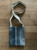Umhängetasche aus Jeansstoff, klein, nicht auftragend! Neu