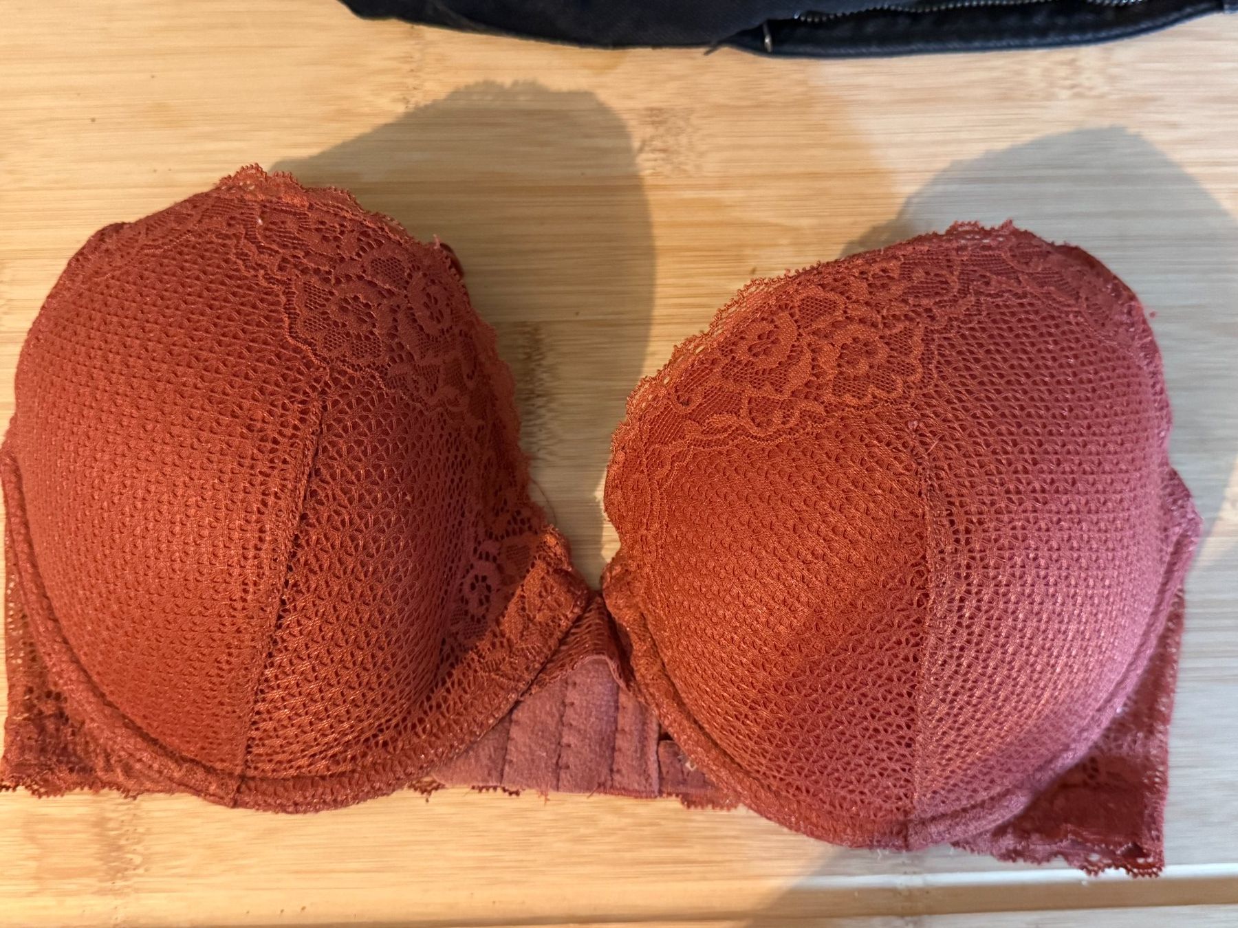 H&M Altra biancheria intima: H&M Damen BH Spitze Rostrot Grösse 85D – Usato da Basel venduto da zukk_ 6