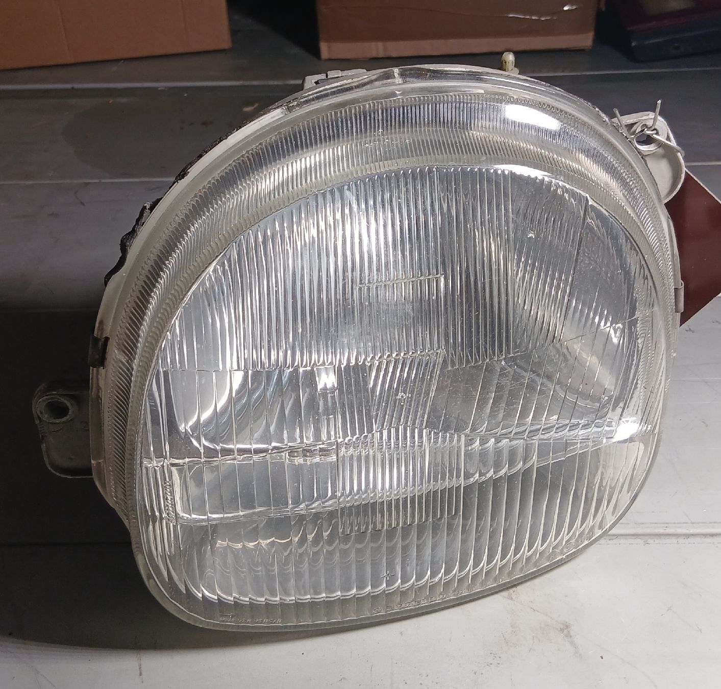 Fari: Phare gauche Renault Twingo – Usato da la heutte venduto da Auto-stock