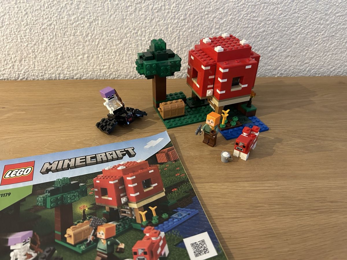Lego Spielzeuge: Lego Minecraft Das Pilzhaus 21179 – Gebraucht aus Naters von Gemschhtte 1