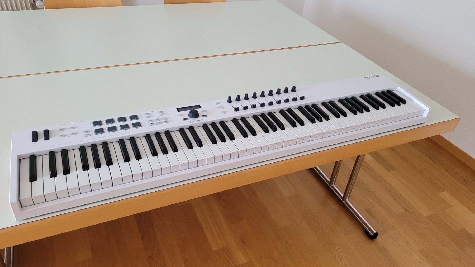 Arturia Strumenti musicali: Arturia KeyLab Essential 88 (MIDI-Controller) Top Zustand – Usato da Riggisberg venduto da matm78