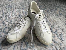 Baskets VEJA blanches – T. 38 – neuves, jamais portées