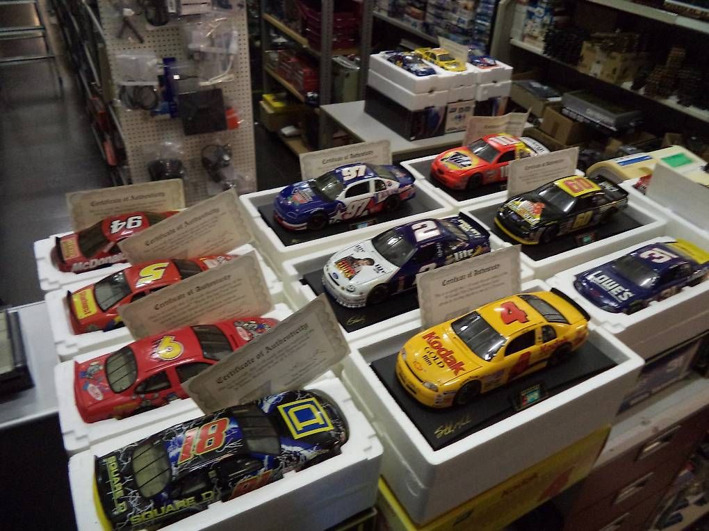 Nascar Modellini d'auto: Limitted Nascars 1:18 absolut rar – Nuovo e nell'imballaggio originale da Rieden AG venduto da Wirth03