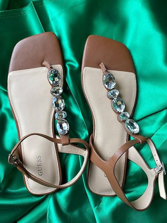 Scarpe da donna: GUESS Sandalen – Usato da St. Gallen venduto da Konstanza