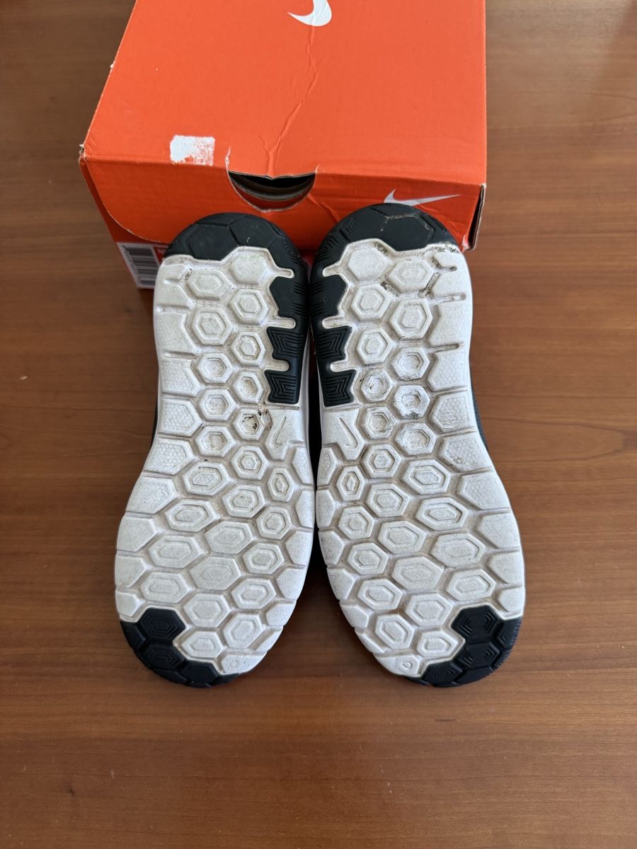Nike Scarpe da uomo: Nike Flex Kinder Schuhe, Grösse 31, Schwarz – Usato da Winterberg ZH venduto da Grischa78 2