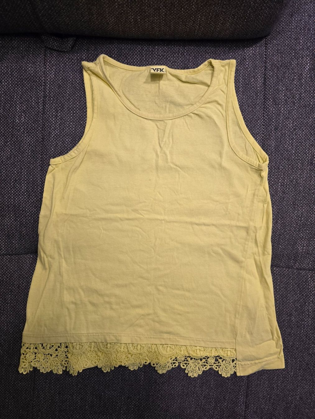 Blouses, T-shirts & Tops: Top Gr. 134 / 140 – D'occasion à Büttikon AG par Amineah