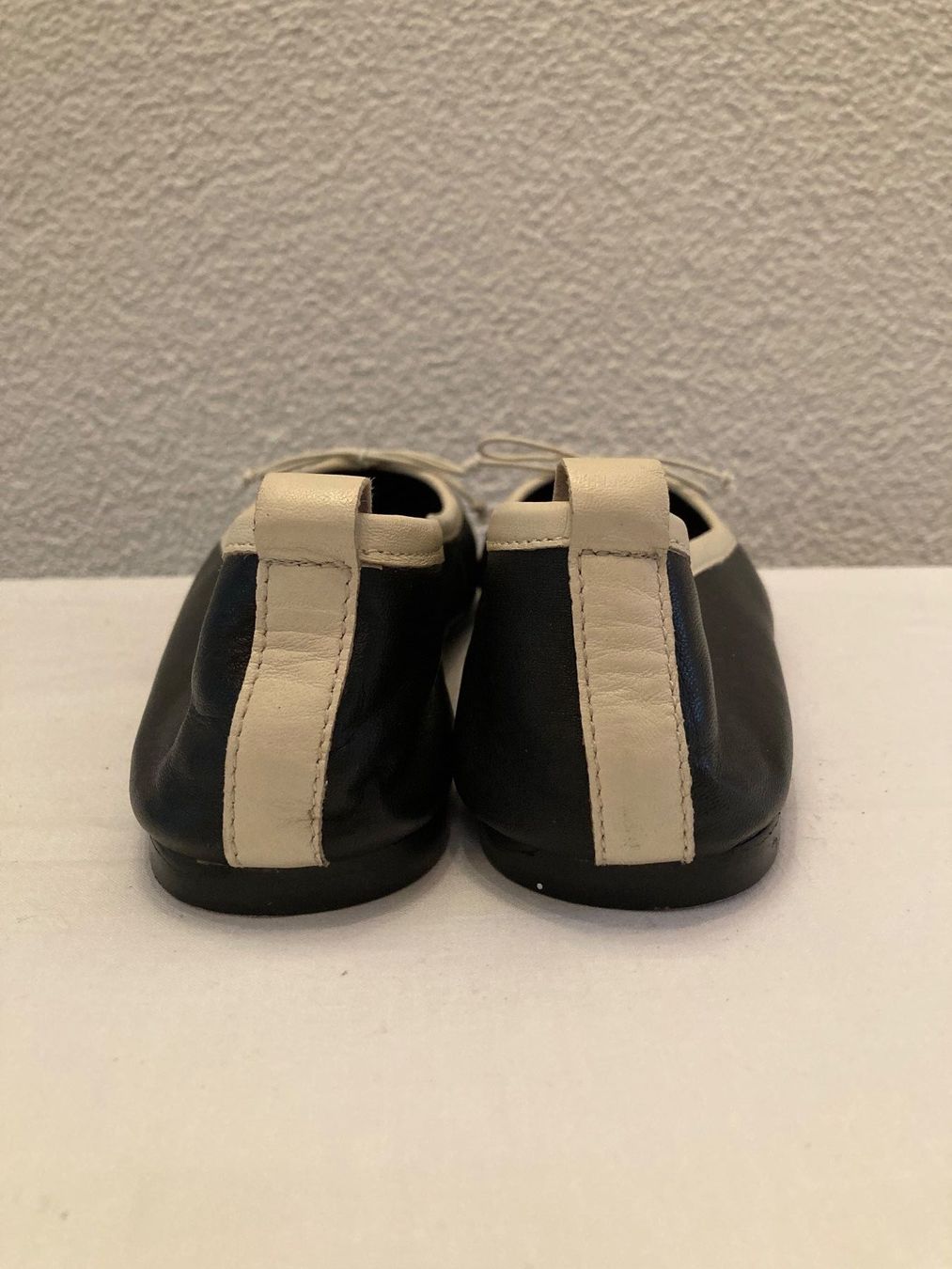 Scarpe da donna: Leder Ballerinas Gr. 41 Schwarz/Beige – Usato da Zürich venduto da cec_g78g 1