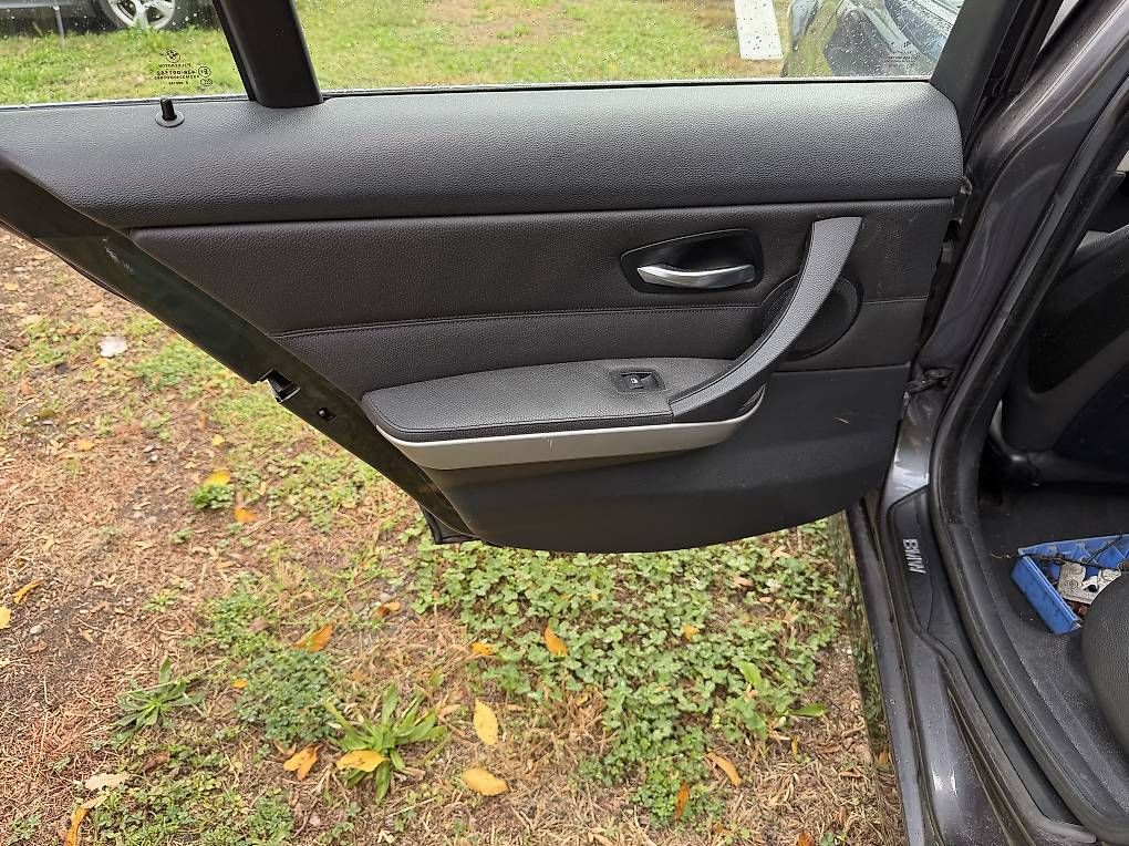 Tutti pezzi di ricambio auto: Lederausstattung Bmw E91 – Usato da Muri AG venduto da Aero96 4
