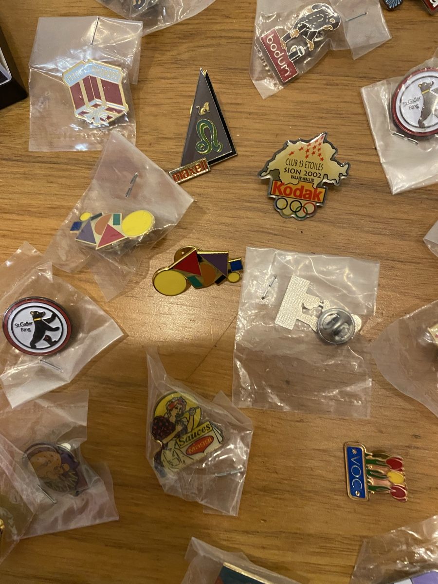 Broches & Aiguilles: Pins Sammlung – Neuf (Voir description) à St.Gallen par Design04 1