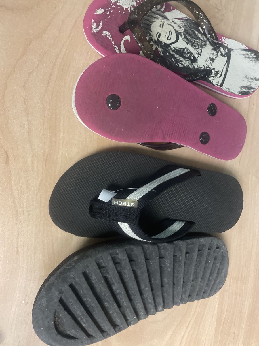 Scarpe per ragazze: 2 Paar Flip Flops Gr. 30/31 – Usato da Obergerlafingen venduto da cabo4 1