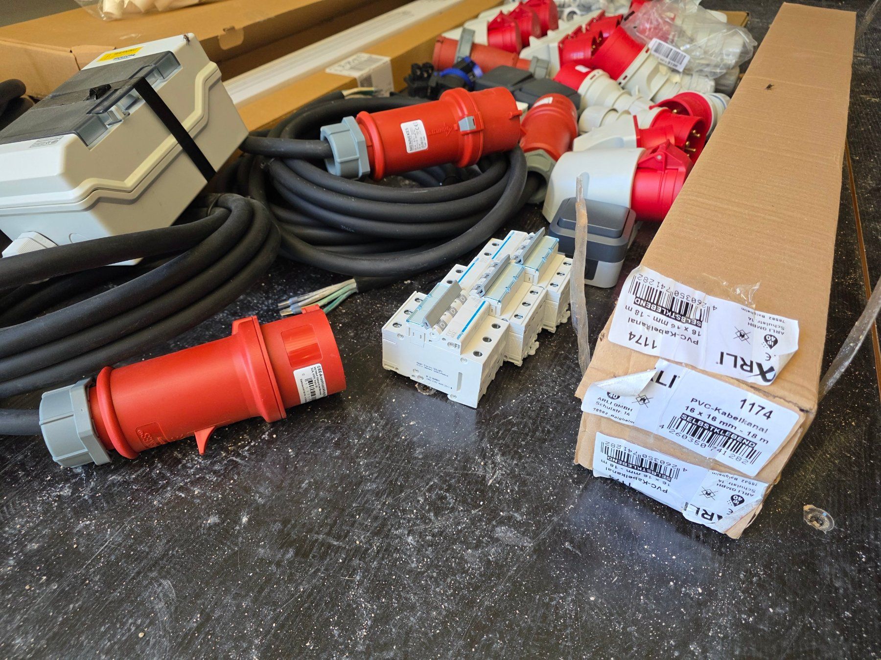 Stecker: LAGERRÄUMUNG Div. Elektromaterial, Kabel, Stecker Restposten – Gebraucht aus Zofingen von CLICKENHAUS 9