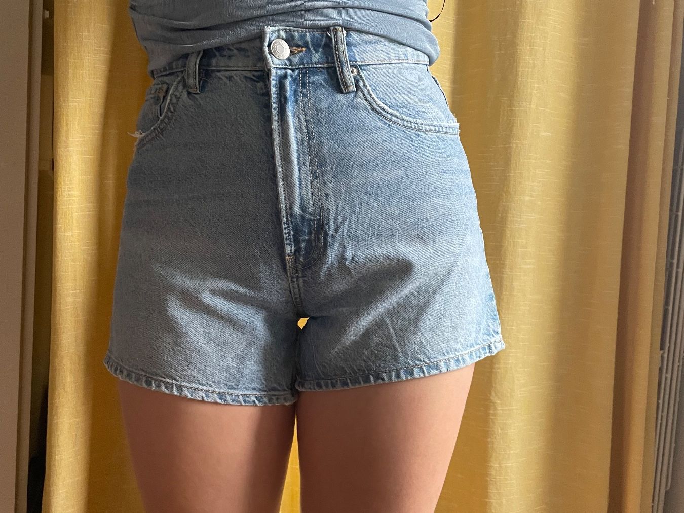 Zara Jeans: Short en jean Zara – Usato da Vevey venduto da elodie_mj