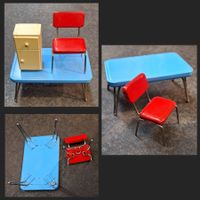 Vintage Bauhaus-Modelle- Tisch Stuhl Kommode  1950er