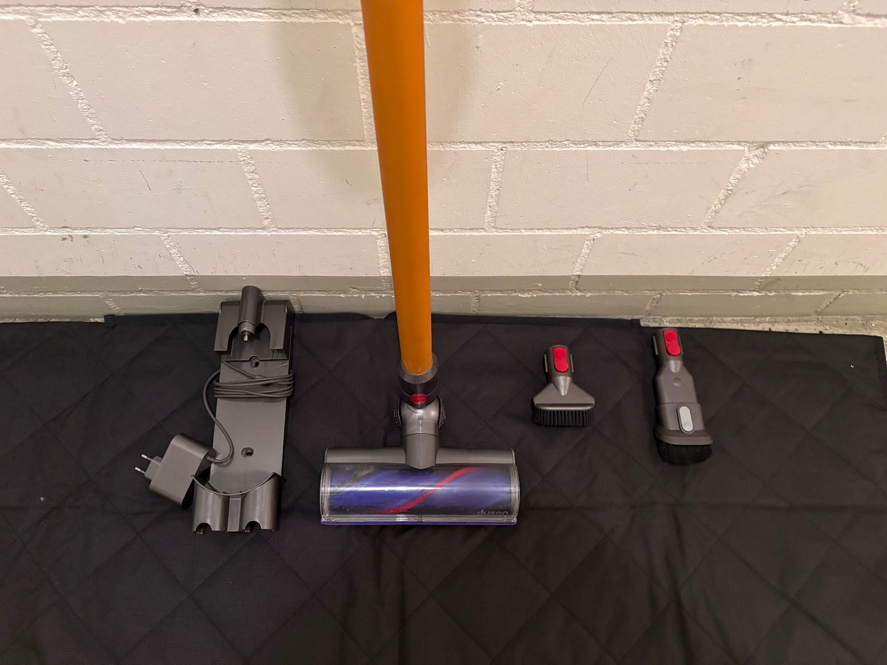 Dyson Aspirapolveri & Accessori: Dyson V8 absolut Handstaubsauger mit Zubehör – Usato da Lausen venduto da sen_jm7c 6