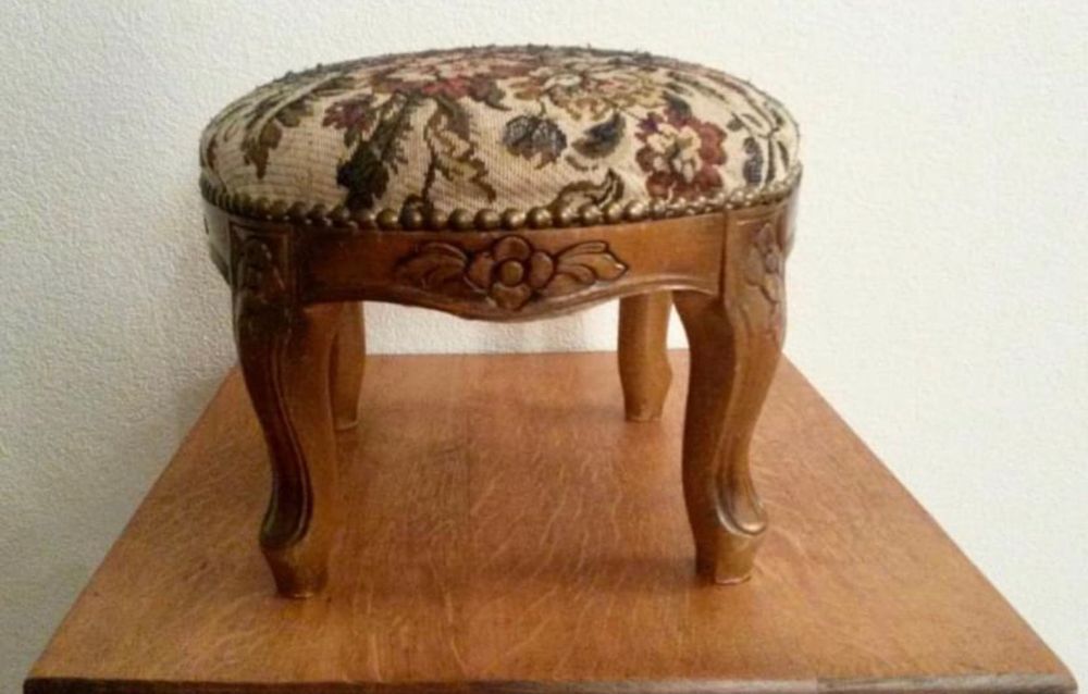 Vintage Fusshocker aus Massivholz (Gebraucht) in Basel für CHF 45 – mit ...