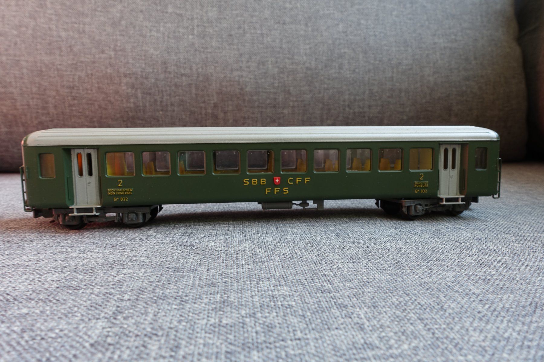 Kleinbahn Modellini di ferrovie: KLEINBAHN No. 381 SBB/CFF Einheitswagen 2. Klasse – Usato da Wallbach venduto da Sarrows
