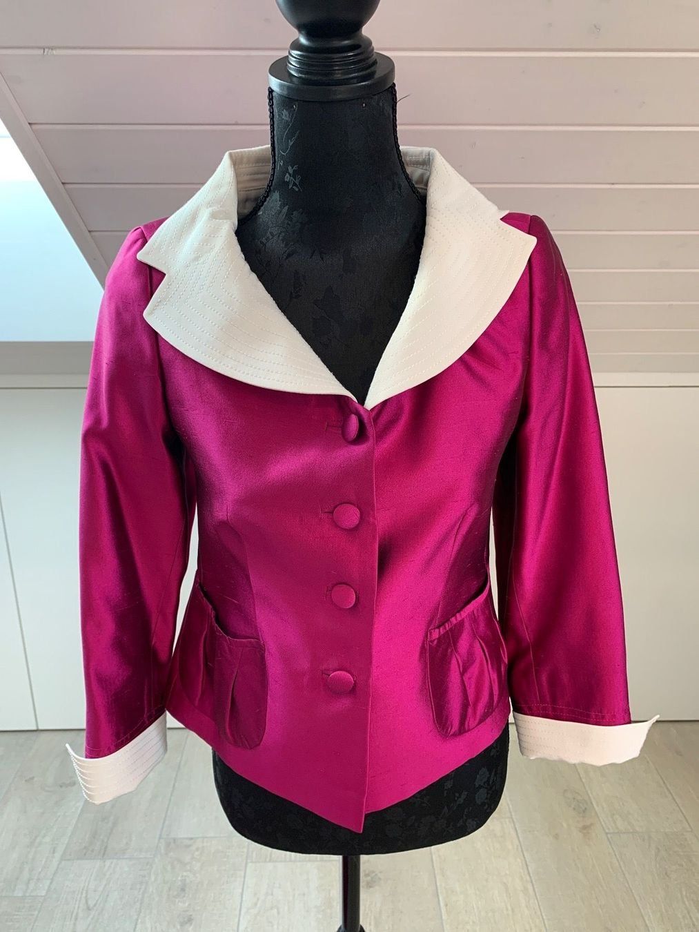 Costumi: Seide Kostüme gr 36 – Nuovo (secondo la descrizione) da Langnau am Albis venduto da Judithsebi