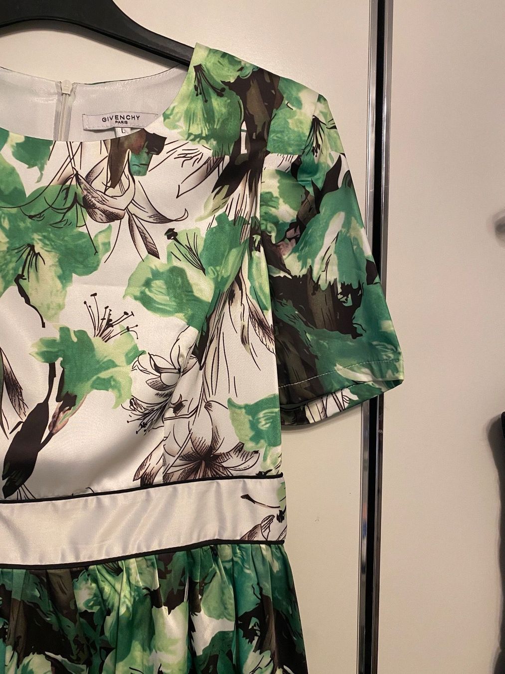 Givenchy Vestiti: Marken Kleid GIVENCHY gr.L 100% Seide – Usato da Pfungen venduto da Outlet64 1