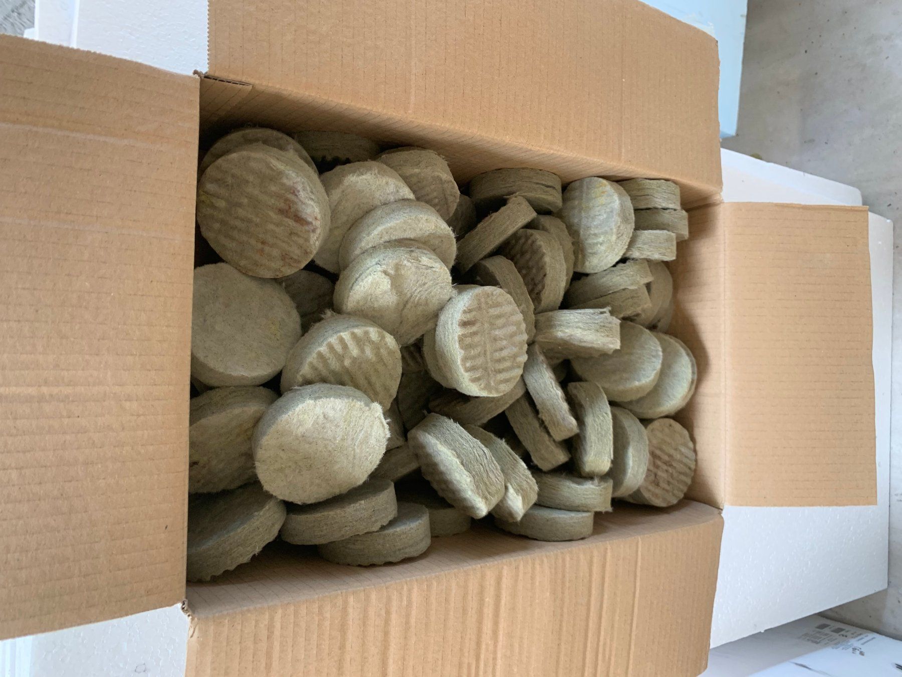 Piatti di portata: Dämmplatten Dübel-Rondellen – Nuovo e nell'imballaggio originale da Baldegg venduto da kuzo1234