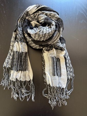 Schöner Sommer Schal, leicht und luftig, Schwarz/Weiss