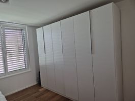 Garderobe weiss 8 Tueren guter Zustand 240x236x62cm