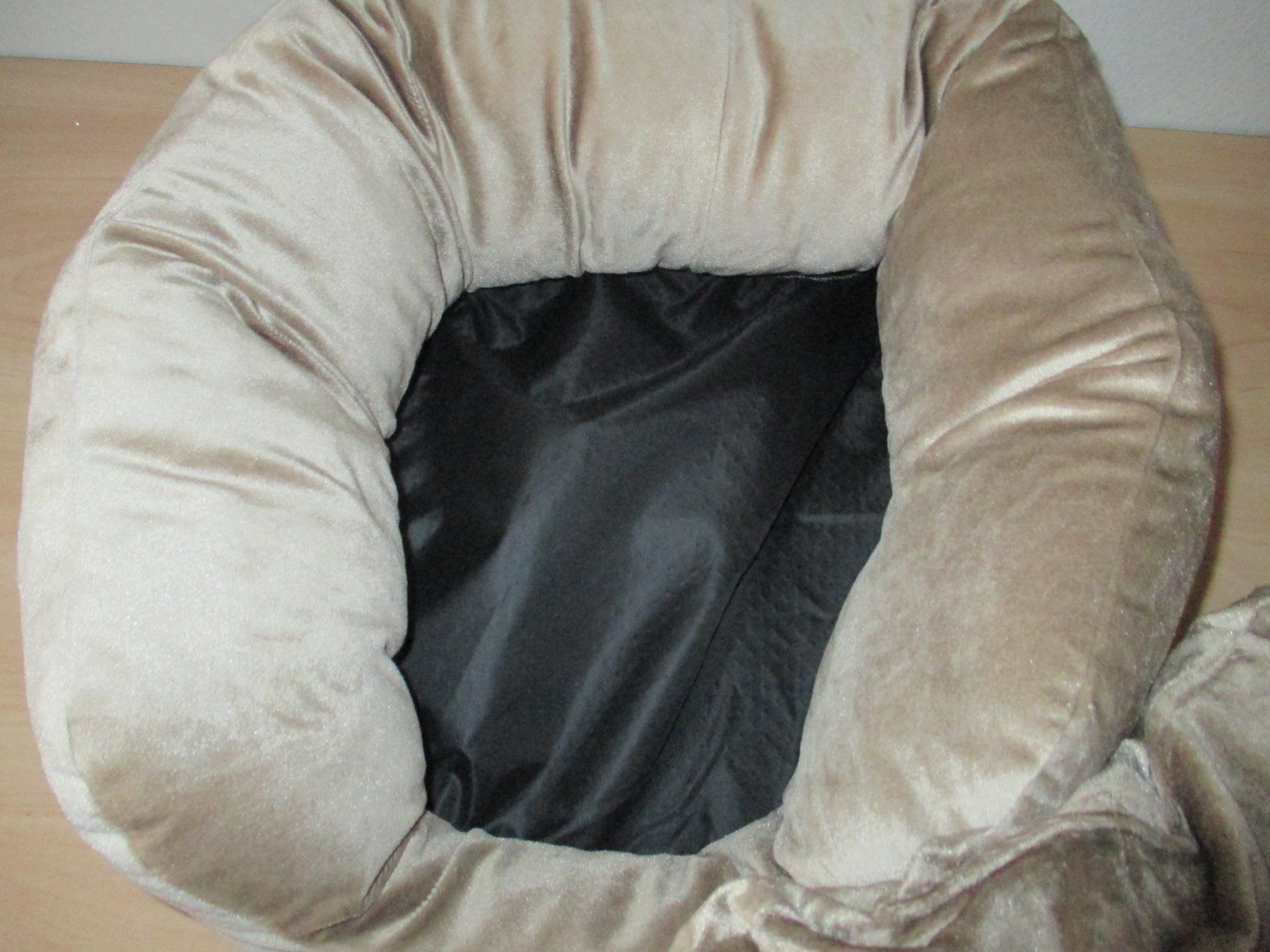 Cucce & Letti: Hunde Kuschelbett ca 40x40cm Neu – Nuovo (secondo la descrizione) da Winterthur venduto da katzen07 5