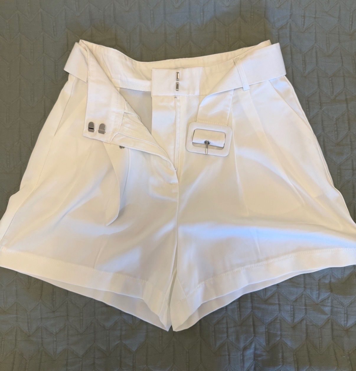 Hosen: Pantaloncini bianchi leggeri – Neu (gemäss Beschreibung) aus Losone von AriCol1512