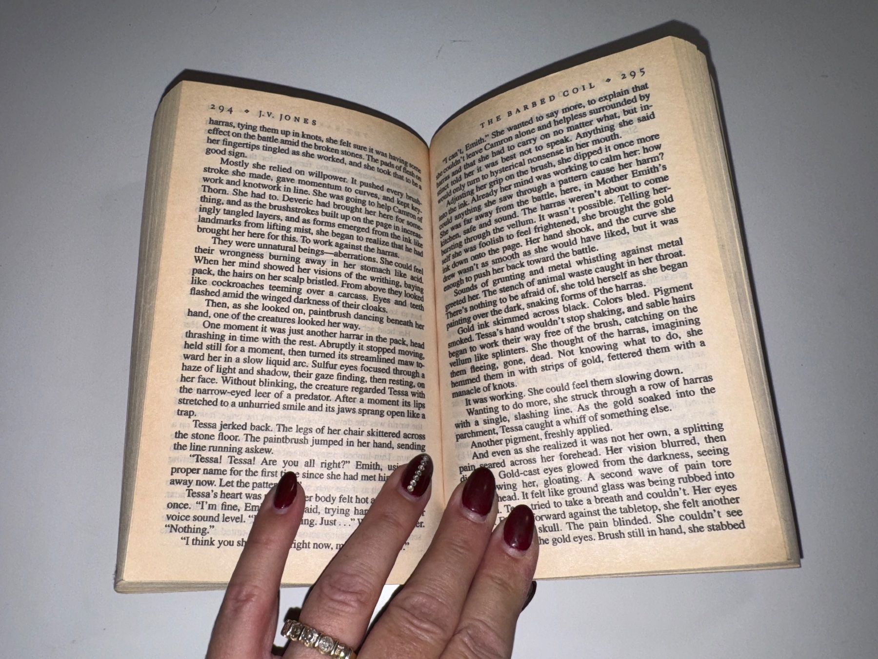 Libri: NOVEL: J. V. Jones, The barbed Coll – Usato da Grosswangen venduto da English_books 5