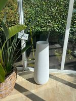 Neuwertige Bodenvase aus Metall